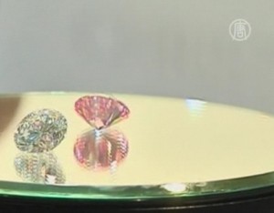 Второй самый большой в мире «Марсианский розовый» бриллиант.