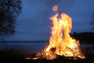 Огонь костра. Пейзаж Швеции