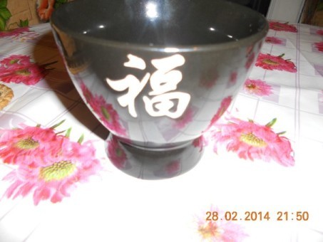 Китайский иероглиф счастье на чашке