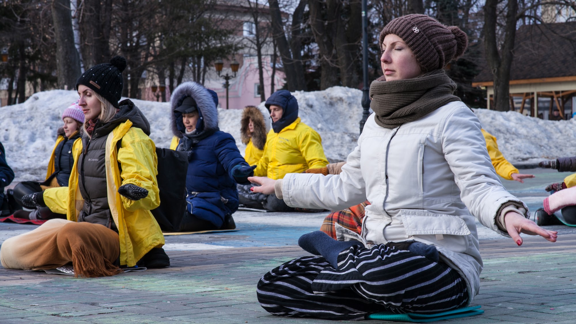 Медитация по цигун в Виннице. Фото практикующих цигун Фалуньгун
