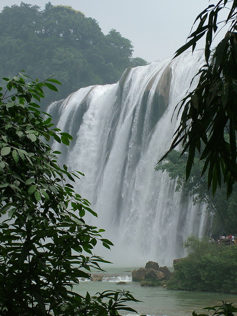 Воды водопада Хуангошу (провинция Гуйчжоу)